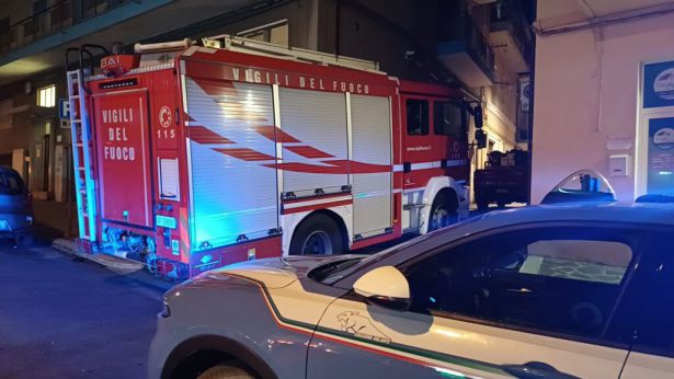 I Vigili del Fuoco e la Polizia in via Pepe