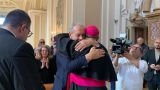 L'abbraccio tra il Sindaco Legnini e Mons. Bruno Forte