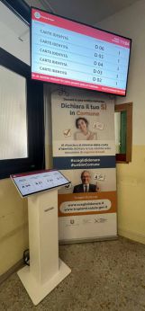 Vasto: il totem installato in Comune