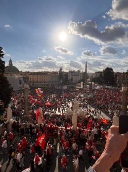 La manifestazione ieri a Roma della CGIL