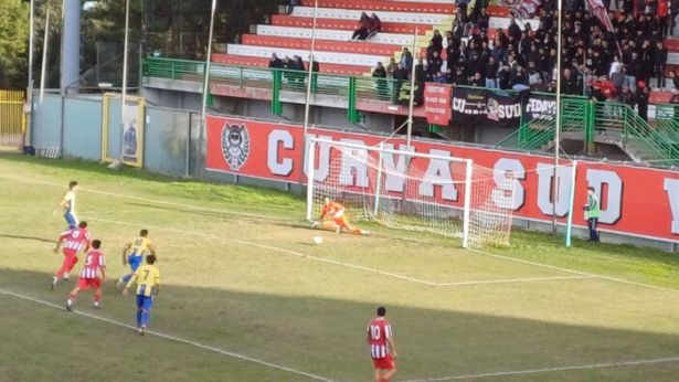 Il calcio di rigore trasformato dal Montesilvano