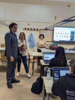 Il Sindaco Menna in visita all'Istituto Palizzi