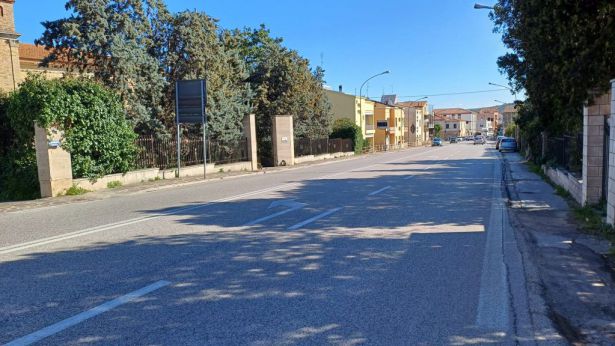 Il tratto della Statale Adriatica 16 che attraversa via Donizetti