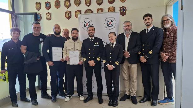 Ortona: foto ricordo nella Capitaneria di Porto